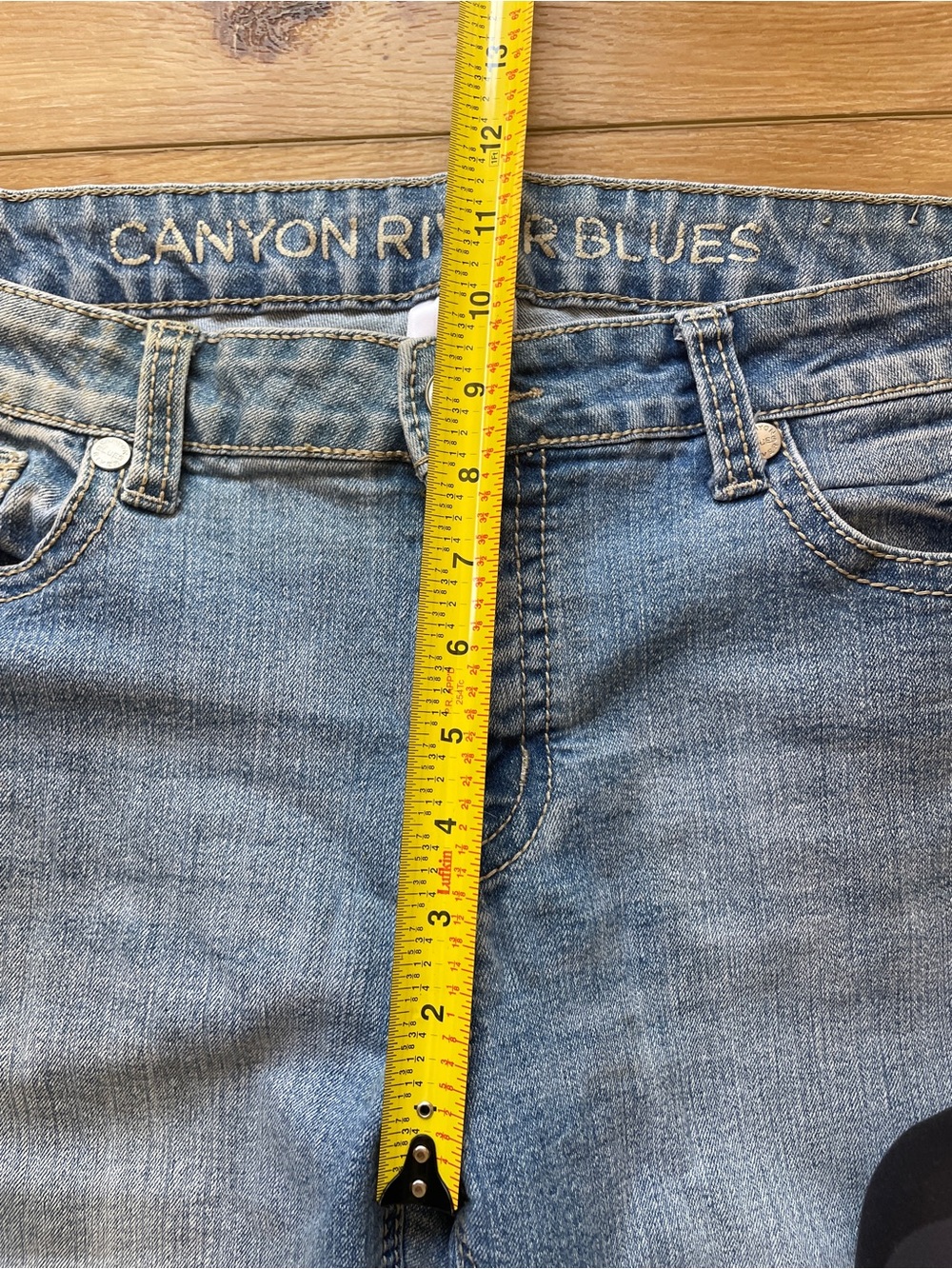 Canyon River Blues Woman’s Capri Light Wash Jeans - Picture 4 of 5